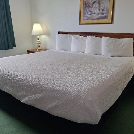 Fairbridge Inn And Suites - 迈尔斯城 外观 照片