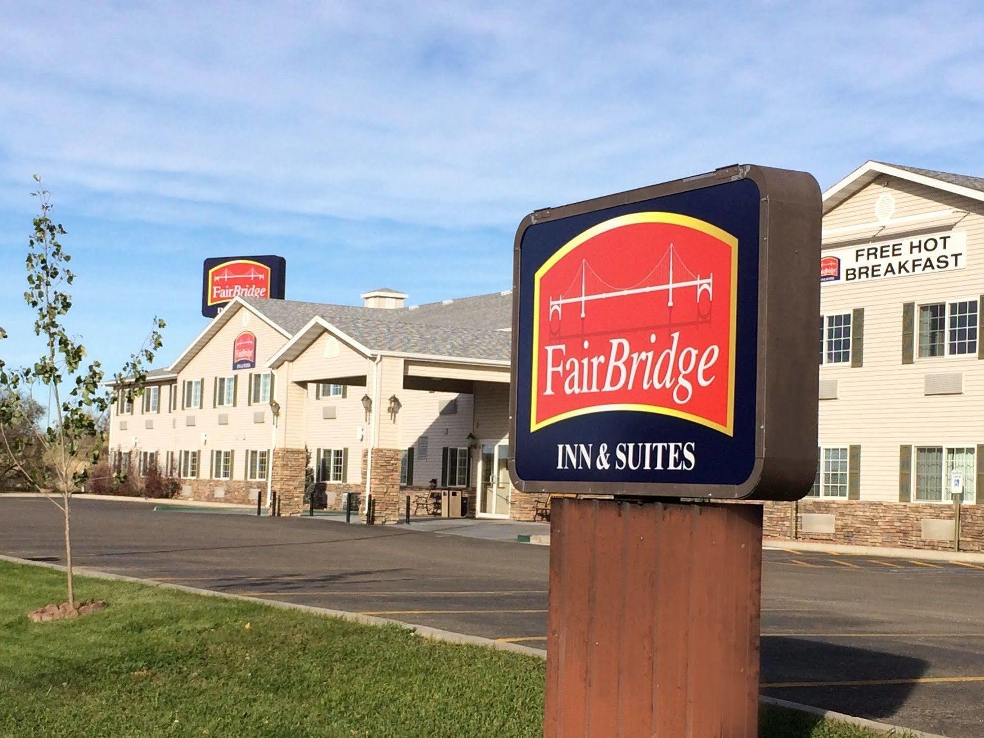 Fairbridge Inn And Suites - 迈尔斯城 外观 照片